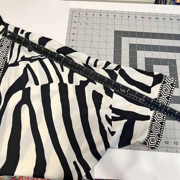 WORTHINGTON Black & White ¾ Sleeve Embroidered Zebra Print Kimono (Size 3X) - Picture 7 of 8